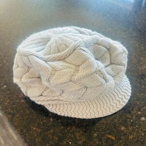 NEW Elegant Cable Knit Women's Cap in Light Gray